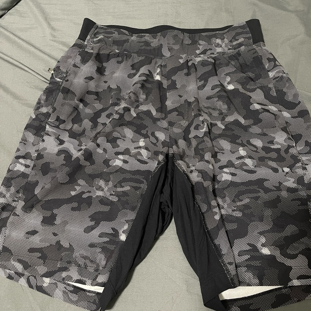 Lulu Lemon Shorts size medium (good condition)